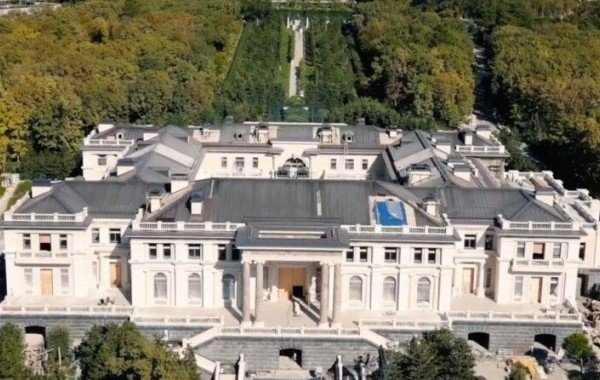 Названо настоящее имя владельца дворца в Геленджике