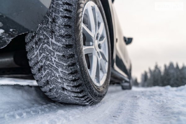 Nokian Tyres представила новые поколения шипованных шин