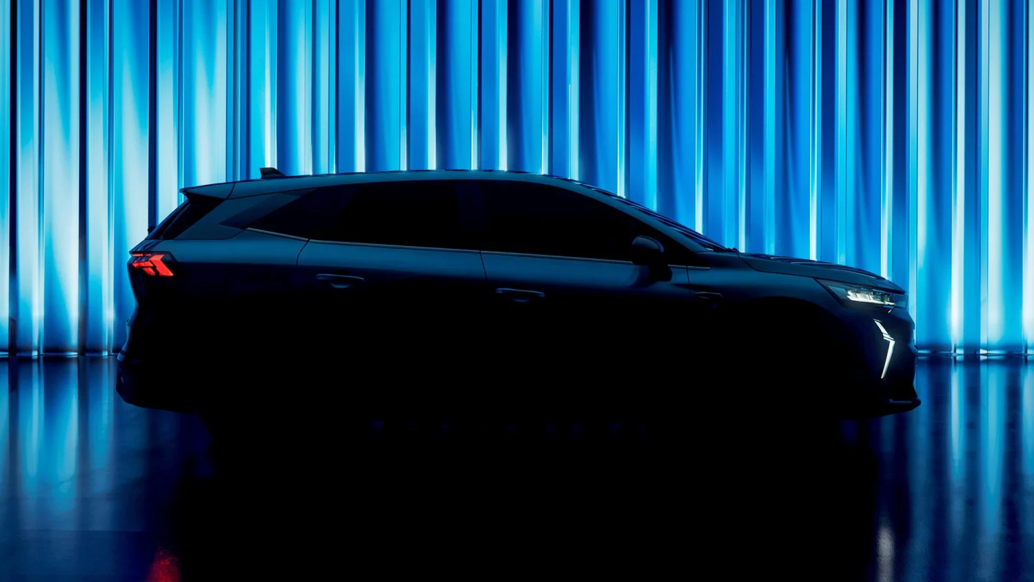 Renault готовит к премьере новый семейный кроссовер Symbioz