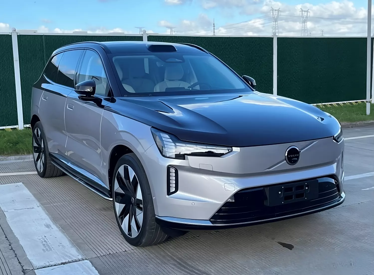 Новый электрический Volvo EX90 намерен покорить китайский рынок в 2025 году