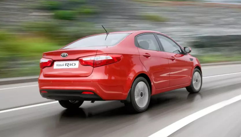 Kia Rio и Hyundai Solaris возглавили рейтинг популярных авто у россиян до 25 лет в 2026 году